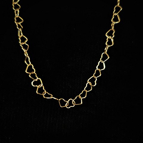 A necklace with hearts made in 8k gold