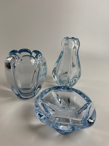 Vicke Lindstrand for Swedish Orrefors, 2 vases and a bowl from the Stella 
Polaris series, ice blue glass from Sweden