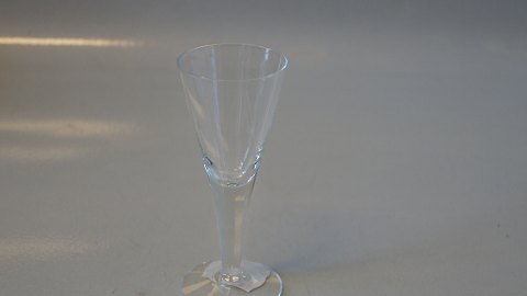 Snaps glas #Klausholm fra Holmegaard 
Fra år 1958-82
Design Per Lütken.