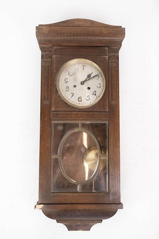 Antique wall clock of oak, from the 1920s.
5000m2 showroom.