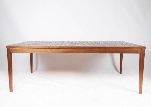 Coffee table in teak with red tiles of Danish design from the 1960s. 
5000m2 showroom.