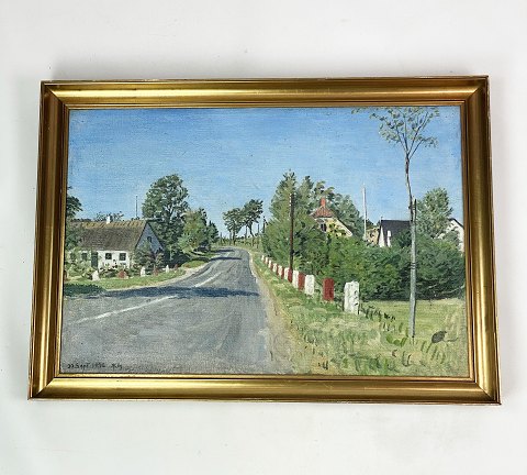 Painting on canvas with village motif and gilded frame, from the 30th of 
September 1936 and with unknown signature.
5000m2 showroom.
