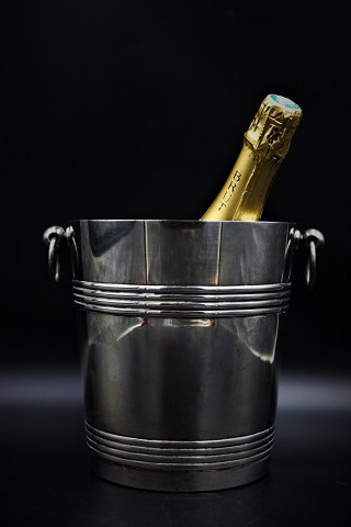 Old French silver-plated / brass champagne cooler from "Christofle" 
in a really nice quality with fine patina.
H: 21.5cm. 
Dia: 19cm.