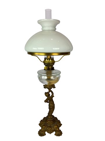 Kerosene lamp of patinated metal and shade of white opaline glass from around 
1860. 
5000m2 showroom.
Great condition
