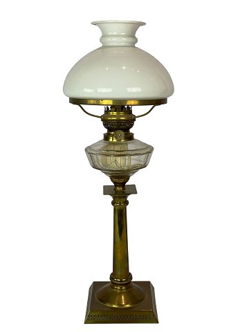Kerosene lamp of brass with shade of white opaline glass from around 1860. 
5000m2 showroom.
Great condition
