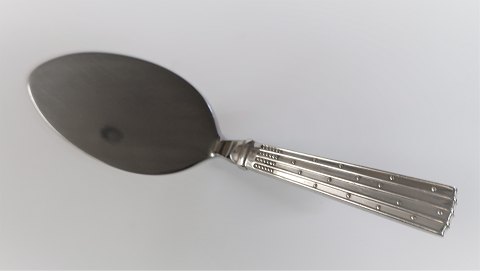 Champagne. Sølvbestik (830). Kage spade med stål. Længde 18,5 cm.
