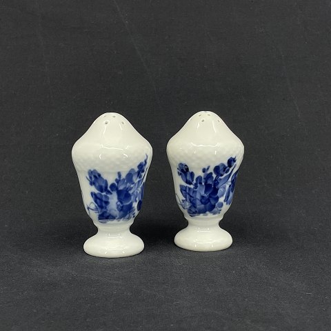 Blue Flower Curved salt and pepper set