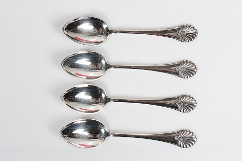Palmet Silver Cutlery
Dessert spoons
L 17,5 cm