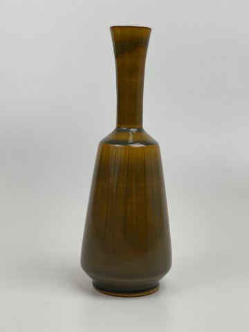 Beautiful vase from Swedish Andersson & Johansson, Hoganas. Glossy, brown glaze 
with thin stripes
