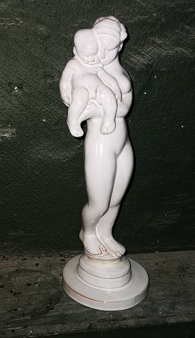 Kai Nielsen: Mother with Child "The Lazy Beast" for the Kähler factory. DEFECT: 
The figure broken into two parts. Repair at the transition between feet and 
plinth. Otherwise in good condition. Signed HAK, Danmark and modelnumber on the 
bottom. H. 31½ cm (12.11 inches).