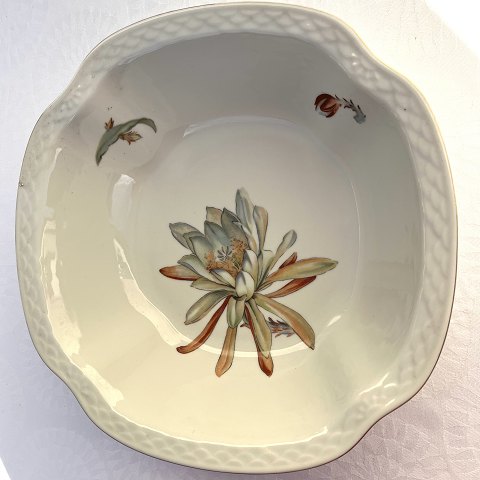 Bing & Grondahl
Cactus
Serving bowl
# 43
* 200 DKK