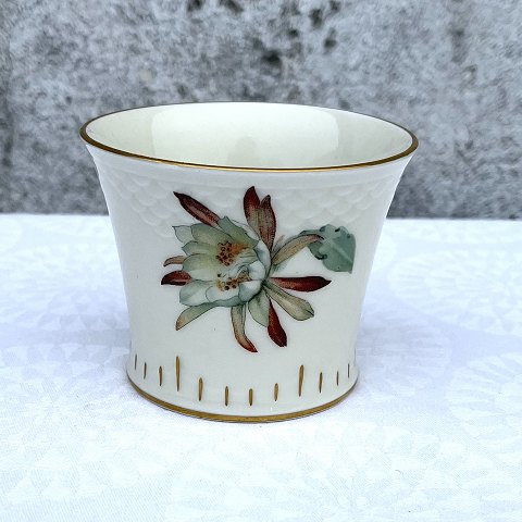 Bing & Gröndahl
Kaktus
Vase / Tasse
Nr. 215
* 100 DKK