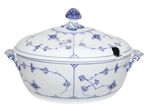Blue Fluted Plain
Soup tureen from 1898-1923