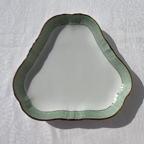 Royal Copenhagen
Green curved
Triangular dish
# 952/1526
* 300 DKK