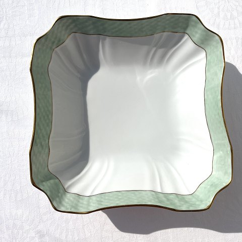 Royal Copenhagen
Green curved
Serving bowl
# 952/1522
* 400 DKK