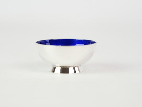 Salt dish designed by A. Michelsen, model A9, blue enamel, stamped
Excellent condition
