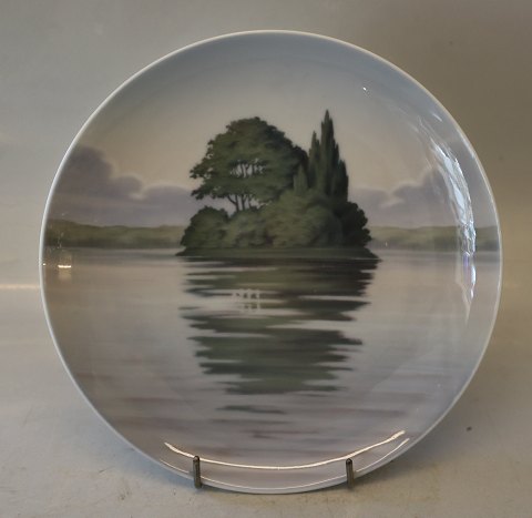 B&G Porcelain B&G 3802-357-20 Plate: Island in a lake 20 cm Signed JR

