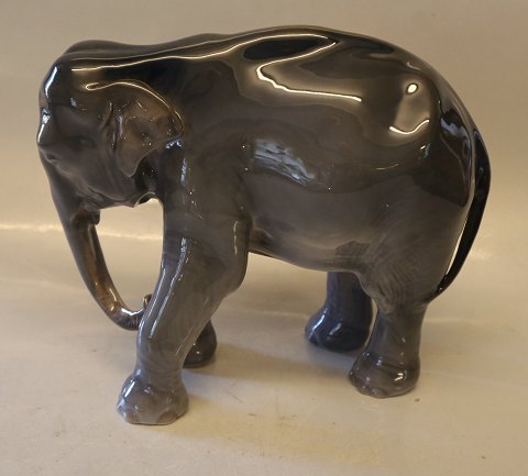 Royal Copenhagen 0501 RC Elephant 18 x 23 cm  Th. Madsen 6.5" 1906

