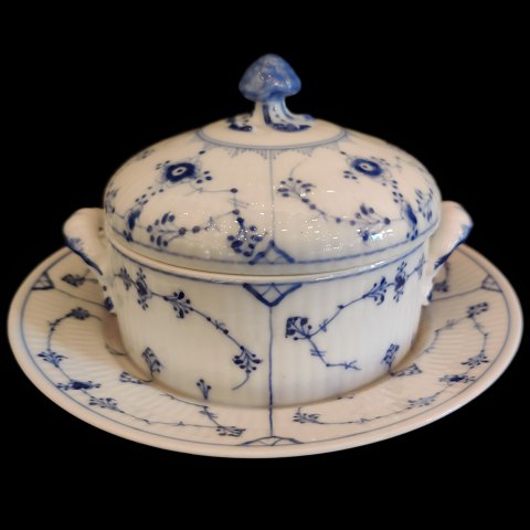Royal Copenhagen, blue fluted porcelain; Lidded butter bowl,  #401