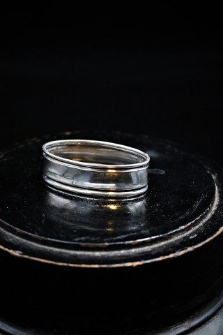 Old napkin ring in silver, stamped.
5x2,7 cm. 
Width 1,5cm.