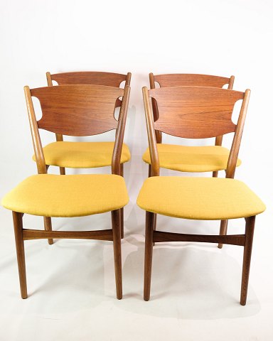 Set of 4, "model 42A" designed by Helge Sibast, Oak & teak, yellow fabric, 1953
Great condition
