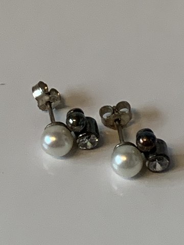Silver Earrings with pearl
Stamped 925
Height 11.94 mm