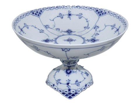 Blue Fluted Half Lace
Cake stand