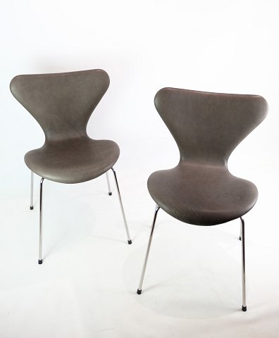 Seven chairs, model 3107, Arne Jacobsen, Fritz Hansen
Great condition
