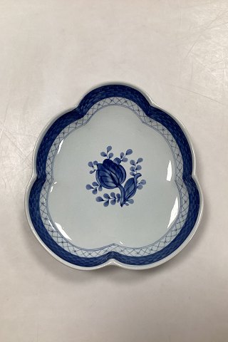Royal Copenhagen Blue Tranquebar Leaf Shaped Bowl No. 924 / 357