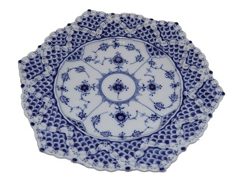 Blue Fluted Full Lace
Large full lace plate 21 cm.