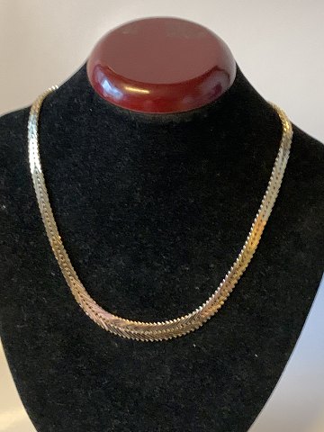 Geneve necklace with progression 8 carat Gold
Stamped 333
Length 42 cm approx
Width 6.06-9.16 mm approx
Thickness 1.79 mm