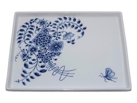 Blue Fluted Plain
Large square tray with edge 29 cm.