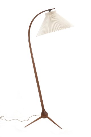 "Bridge Lamp" by Severin Hansen Jr., Denmark. 
Manufactured by Haslev Møbelfabrik, beech. H: 
149cm