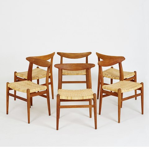Hans J. Wegne. Six chairs W2.
