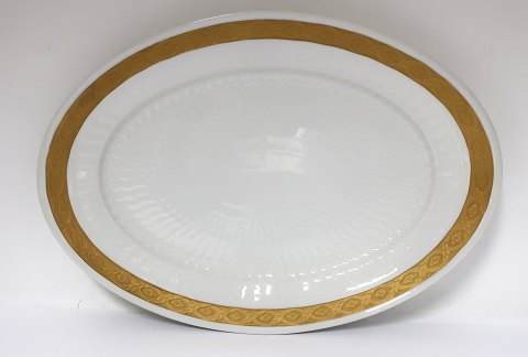 Royal Copenhagen. Vifte med guld. Oval bakke. Model 11507. Længde 30 cm  (1 
sortering)