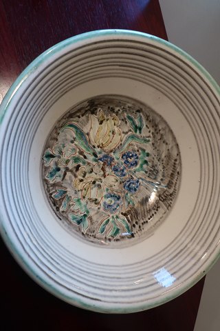 Beautiful bowl made of ceramics, from Denmark, from Humlebæk Keramik
Stamp: "Humlebæk Danmark"
Diam: 9cm
H: about 9cm