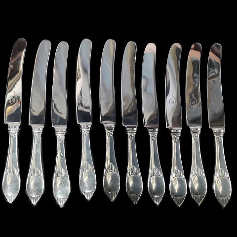 Træske dinner knives and lunch knives in hallmarked silver