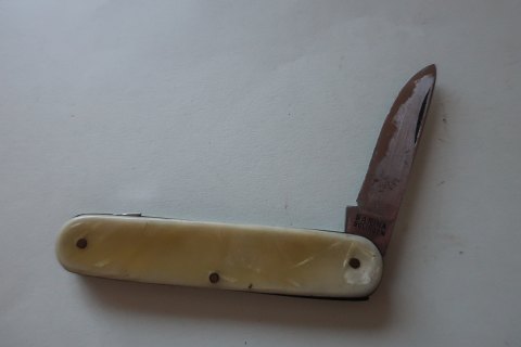 For the collector:
Pocket knife with mother-of-pearl