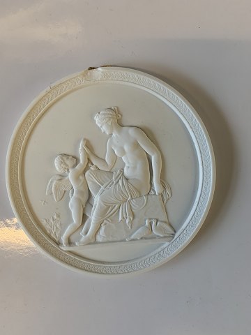 Royal Copenhagen #bisquit plate
Cupid complains to Venus about the sting of a bee
Has shards
Bertel Thorvaldsen:
Smaller production crack