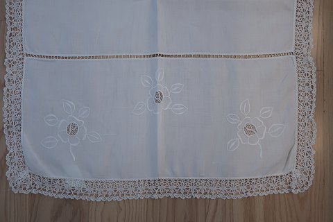 Parade piece
A beautiful old parade piece with handmade white  embroidery
The parade piece was in the good old days used to hang in front of the tea 
towels so that all things always looked clean
94cm x 74cm
The antique linen is our spe