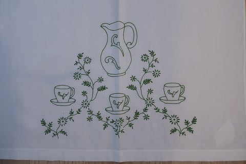 Parade piece
A beautiful old parade piece with handmade green embroidery
100cm x 60cm
The antique, Danish linen and fustian is our speciality