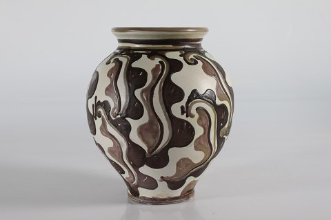 Herman A. Kähler
Ceramic vase with abstract decoration