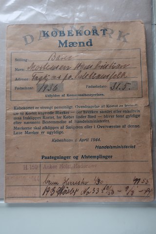For the collector: 
A card for bying - used in respect of 2. Weltwar
Dated 1. april 1944