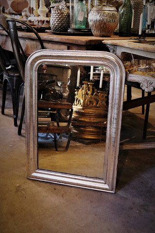 Fransk 1800 tals Louis Philippe sølv spejl med fin dekoreret sølv ramme og 
originalt gammelt spejlglas...