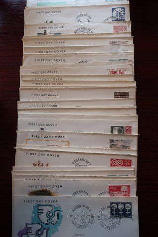 For collectors:
Firat day envelopes, a collection
Number: More than 100
Years 1981, 1982, 1983 and others
In a good condition