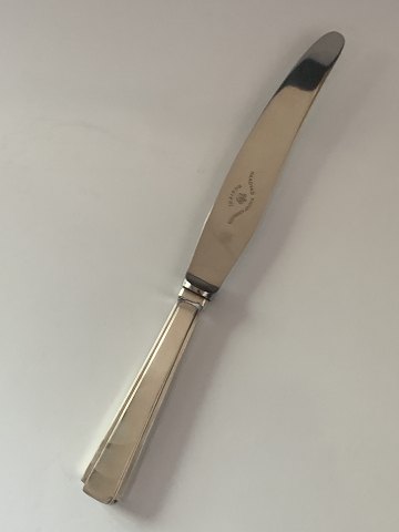 Dinner knife Derby No. 4 Silver cutlery
Length 24.5 cm.
SOLD
