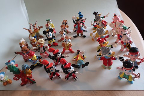 For collectors:
Disney figures
A collection of Disney figures made of plastic, - many of them with a 
logo-stamp
Can be bought as a lot or as single items
In a good condition