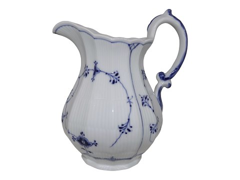 Blue Fluted Plain
Large milk pitcher from 1898-1923
