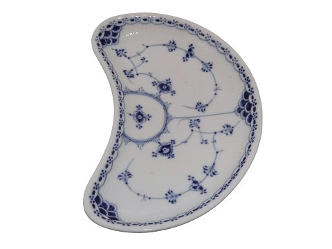 Blue Fluted Half Lace
Large moon shaped dish #560