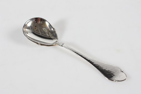 Bernstorff Sølvbestik
Marmeladeske
L 14 cm